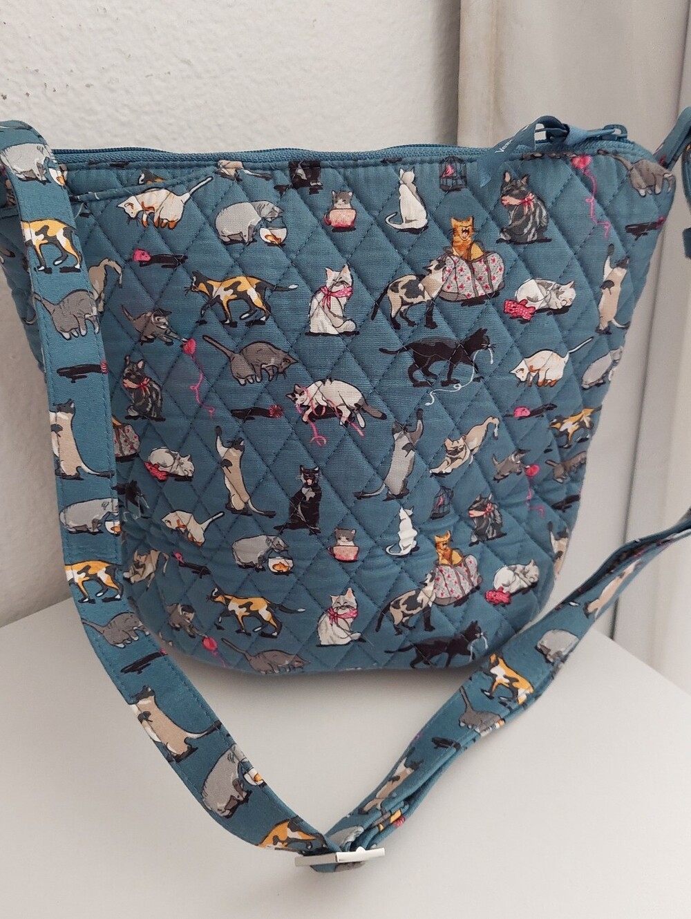 Blue quilted cat print crossbody bag Vera Bradley bucket crossbody bag Cats Meow - Picture 2 of 6